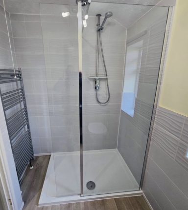 Abingdon walk in shower by KG Plumbing and Heating 
